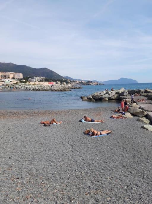 Pisi Home, 2 Min Dalla Spiaggia E Dall' Ospedale Gaslini Genua Exterior foto