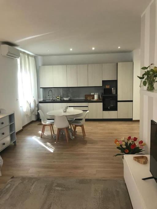 Pisi Home, 2 Min Dalla Spiaggia E Dall' Ospedale Gaslini Genua Exterior foto